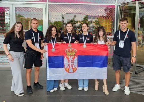 SrpskiInfoStab's tweet image. НАША ДЕЦА УВЕК
У СВЕТСКОМ ВРХУ

(извор:ЛепаСрбија)