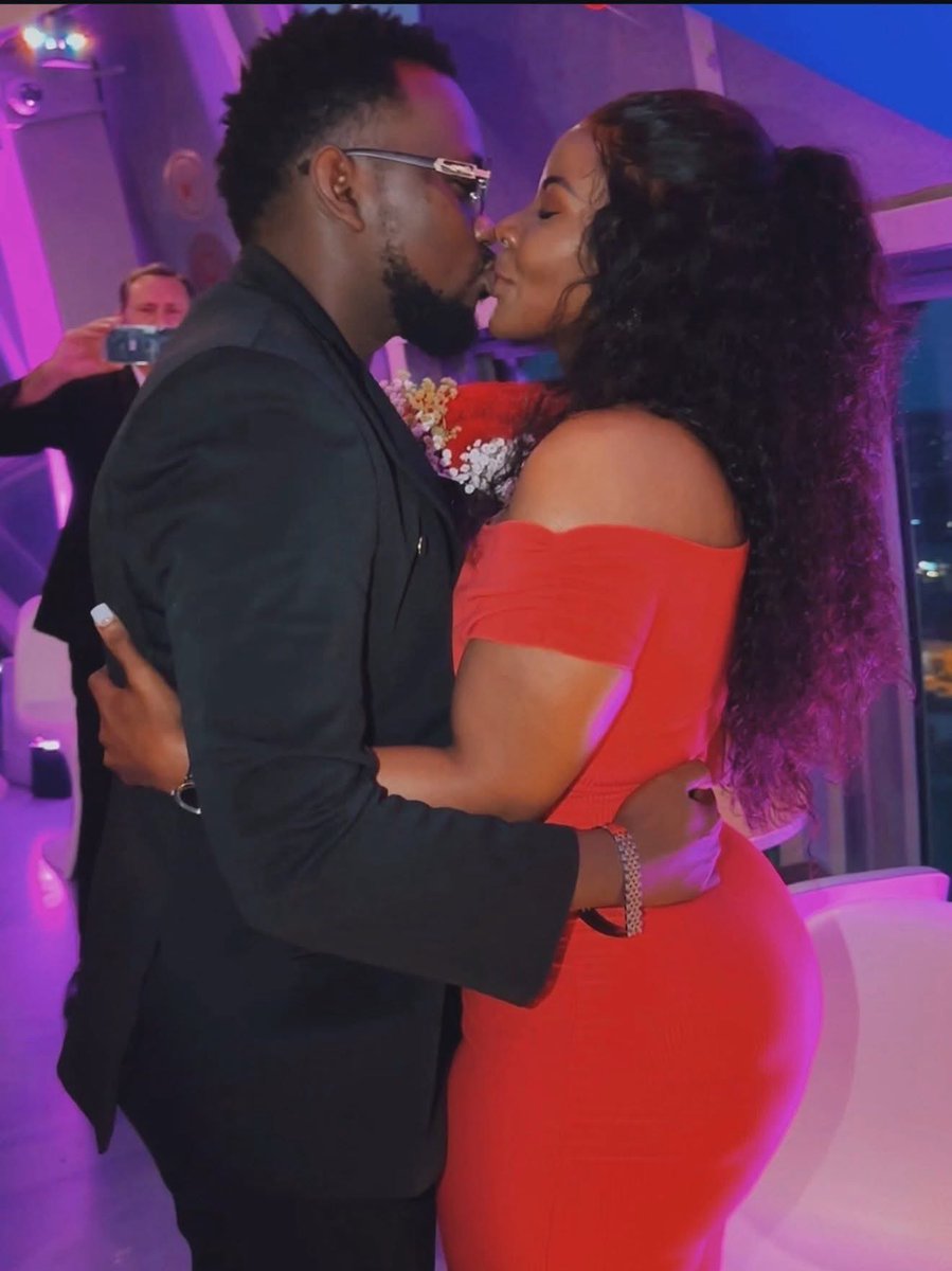 KatoSwitch's tweet image. Love found Desire Luzinda at 48 years and there's you losing hope at 24 years