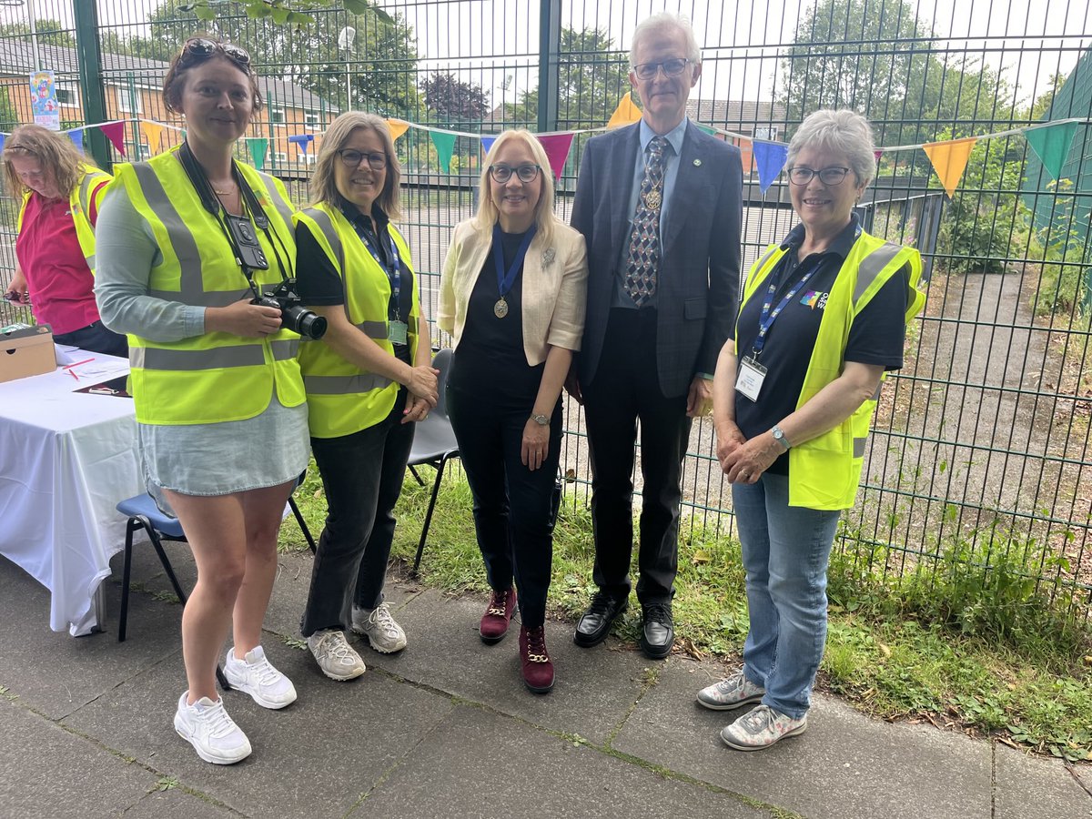 Jane_Brophy's tweet image. We had a great time and met some truly wonderful people at the @OurSaleWest Extravaganza - family fun day!
