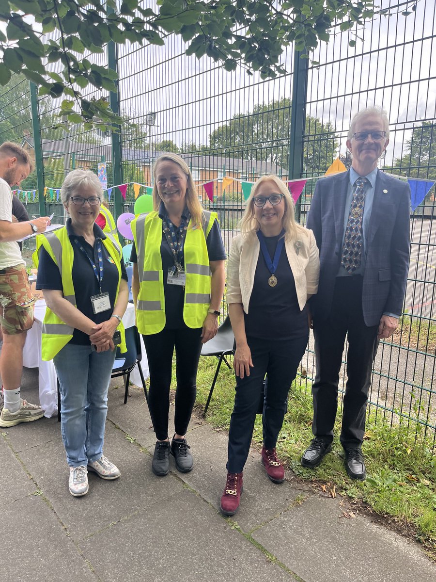 Jane_Brophy's tweet image. We had a great time and met some truly wonderful people at the @OurSaleWest Extravaganza - family fun day!