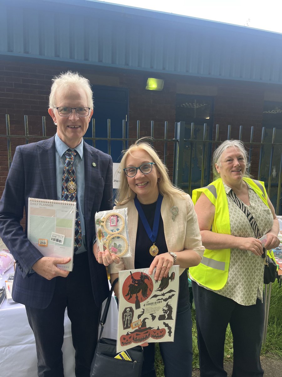 Jane_Brophy's tweet image. We had a great time and met some truly wonderful people at the @OurSaleWest Extravaganza - family fun day!