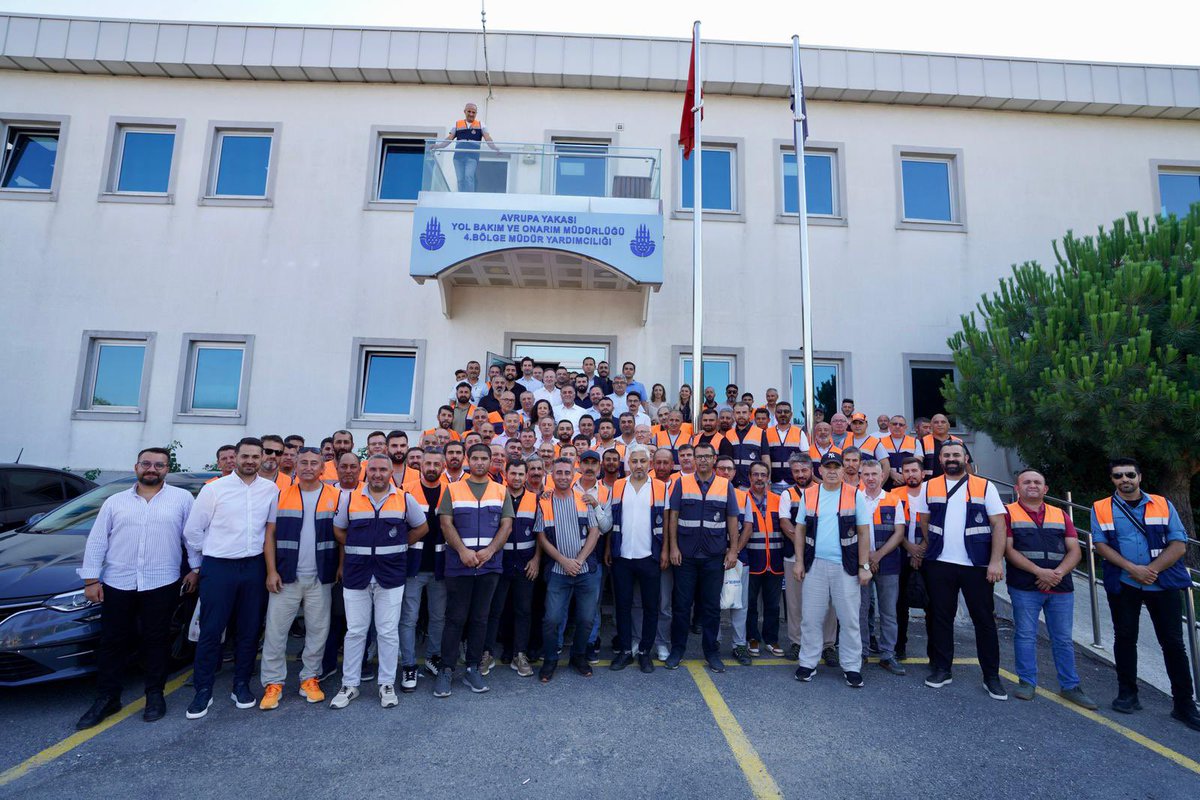 İstanbul’un altyapısını güçlendirmeye devam ediyoruz.

İBB Yol Bakım ve Onarım Müdürlüğü 4. Bölge Müdür Yardımcılığını ve ekip arkadaşlarımızı ziyaret ettik.

Yalnızca İstanbul için değil, afet anlarında tüm Türkiye’ye destek olmak üzere hazır bekleyen arkadaşlarıma gönülden