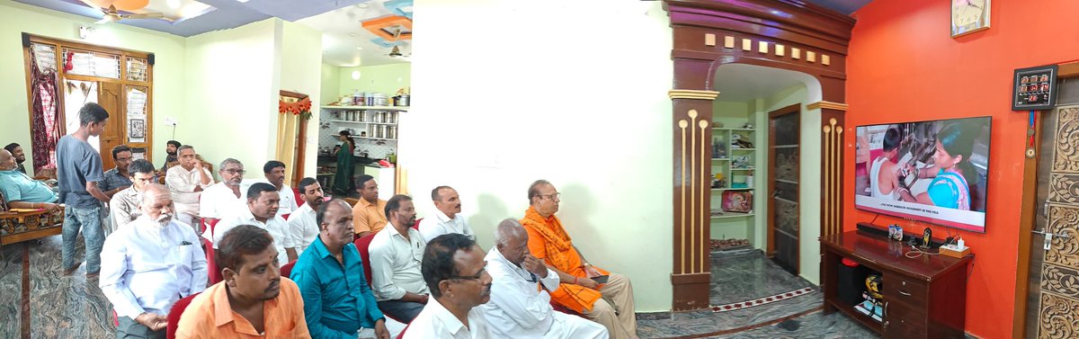 BJPShanthikumar's tweet image. I participated in the #mannkibat program held at Kurinishetty Colony, Palamuru.
Engaging with local karyakartas and residents, and appreciated the strong grassroots enthusiasm and emphasized the importance of taking PM Shri @narendramodi Ji's message to every household.