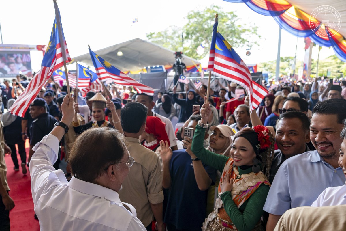Menghadiri Majlis Peluncuran Bulan Kebangsaan dan Kempen Kibar Jalur Gemilang di Muar bersama segenap lapisan masyarakat dalam suasana penuh harmoni dan perpaduan.

Dalam ucapan, saya tekankan pentingnya memahami dan menghayati roh kemerdekaan, bukan sekadar dari sudut duniawi,