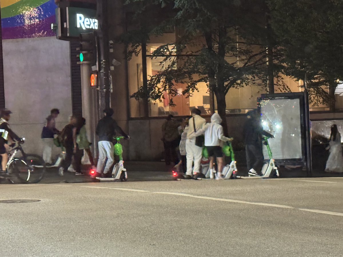 bobmackin's tweet image. At Burrard and Georgia: while VPD offices stood idly by, herd of helmetless Lime scooter riders and their alpaca hairdos. ABC Vancouver signed a deal with Lime up to 20 years, after Lime lobbied Scooter Rooter @sarahkirby_yung. #vanpoli