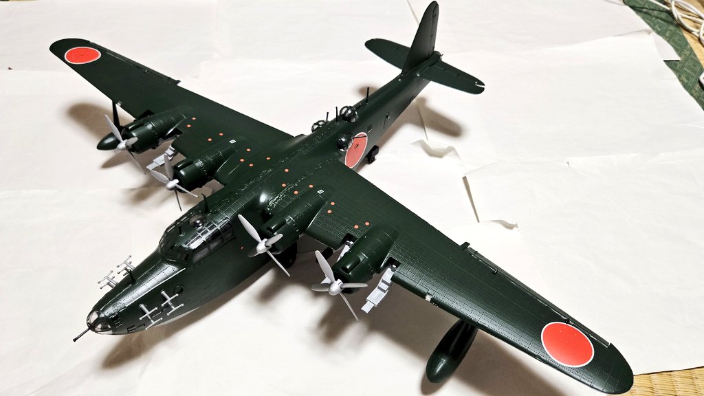 zerofivetank's tweet image. #夏なので日本機つくろーぜ
#完成
ハセガワ 1/72 二式大型飛行艇12型(旧版)、完成しました!😆✨
「大艇再び帰らず」に登場した近藤家のマーキングです。
前回作った連山よりもかなり手強いキットでした😰💦
そのため可動部分の確保と完成させることを重視して制作。
しかし本当にデカイね…😂