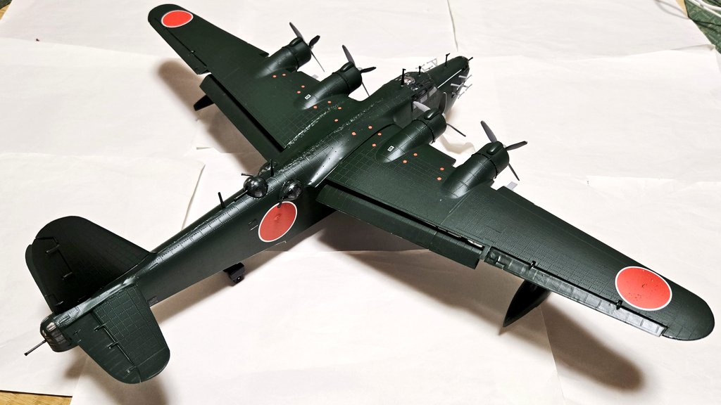 zerofivetank's tweet image. #夏なので日本機つくろーぜ
#完成
ハセガワ 1/72 二式大型飛行艇12型(旧版)、完成しました!😆✨
「大艇再び帰らず」に登場した近藤家のマーキングです。
前回作った連山よりもかなり手強いキットでした😰💦
そのため可動部分の確保と完成させることを重視して制作。
しかし本当にデカイね…😂