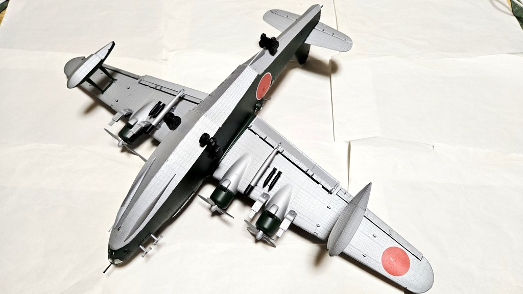 zerofivetank's tweet image. #夏なので日本機つくろーぜ
#完成
ハセガワ 1/72 二式大型飛行艇12型(旧版)、完成しました!😆✨
「大艇再び帰らず」に登場した近藤家のマーキングです。
前回作った連山よりもかなり手強いキットでした😰💦
そのため可動部分の確保と完成させることを重視して制作。
しかし本当にデカイね…😂