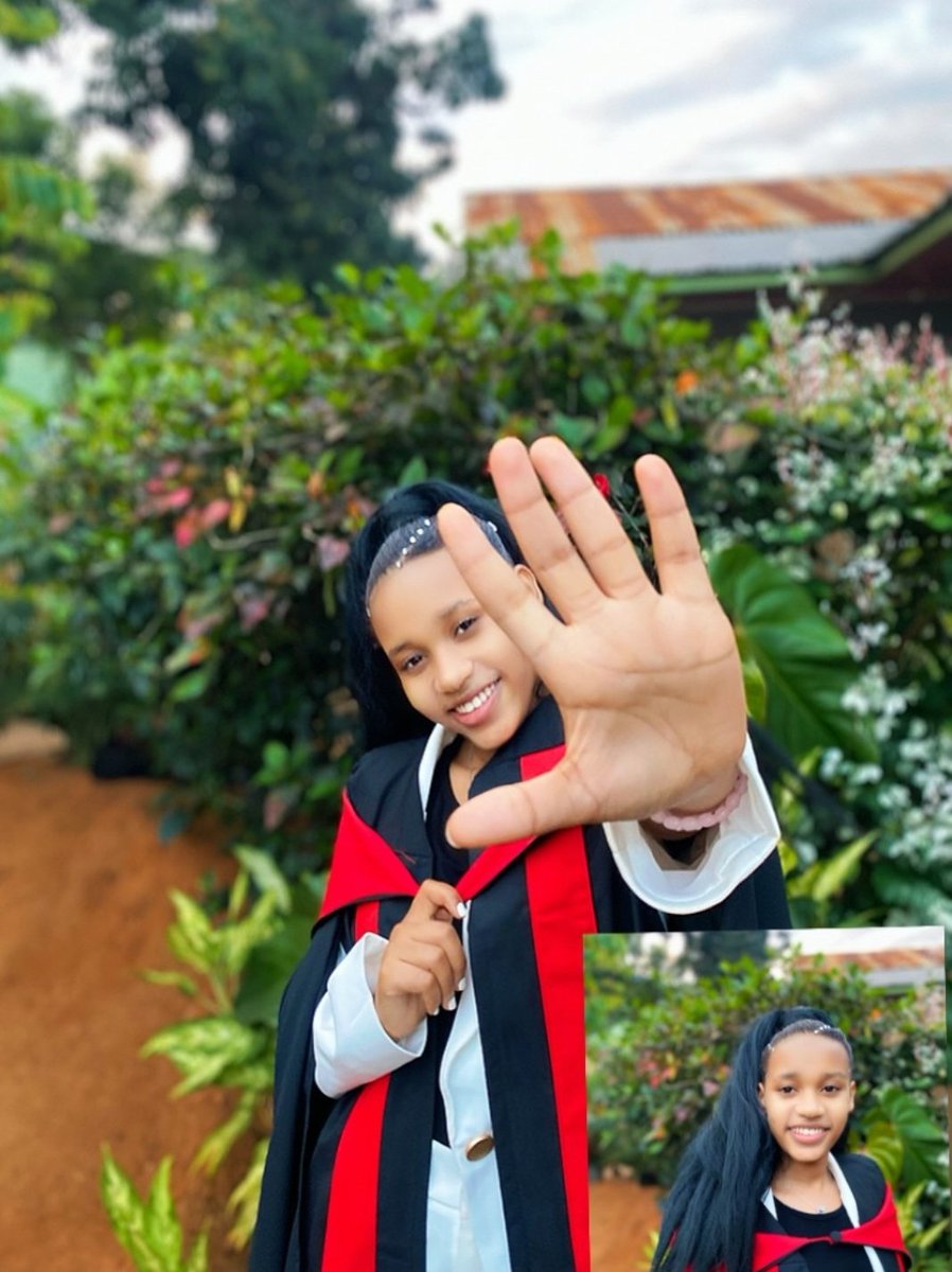 SeyiNiki's tweet image. To God be the glory ! This Achievement is not just mine It's His Grace , His Timing and his power ..I made it because he carried me through 🙏🙏