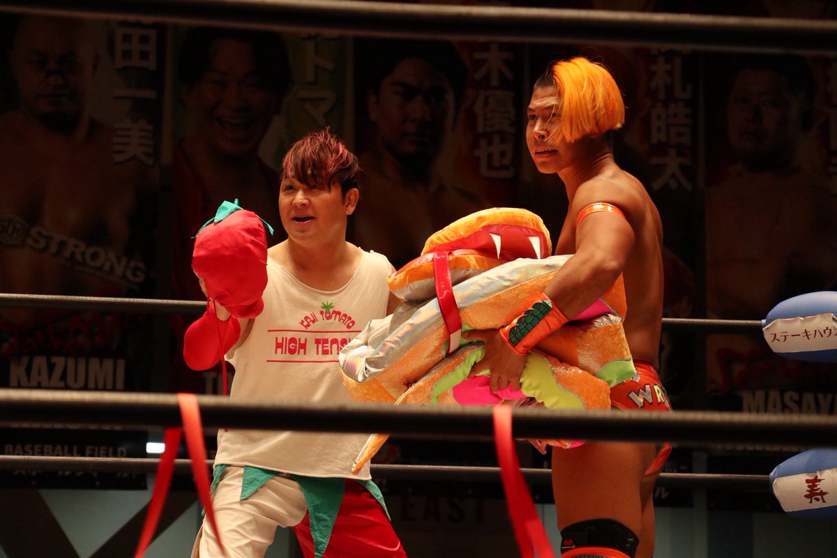 kajitomato's tweet image. #bjw 後楽園大会終わり

オープニングマッチ、ハイテンションパーティーボーイズ勝利！！
関札くんとのタッグはやっぱり安定。

吉野さんは今日もお尻を…

関茂くんとは8月2日六角橋商店街でタッグ。
組むけど今度はシングルマッチでも対戦したい！

ハイテンションーーーー\🍅/