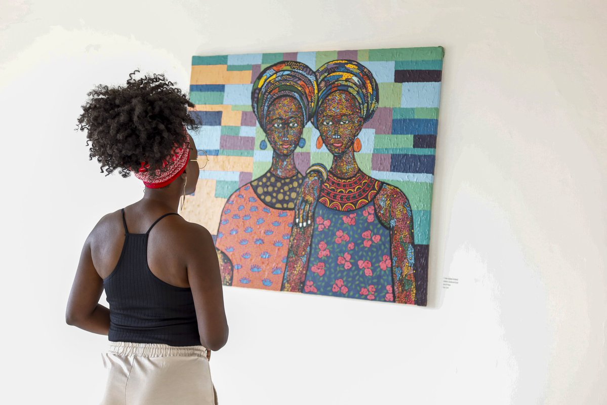 AliDidaat's tweet image. Building up to “Flowers That Speak” @MugishaOsbArt ’s debut solo exhibition, opening at @Xensonartspace @xensonkafulu Art Space @MugishaOsbArt @Kabeyailunga2
#LaVeladaDelAnoV
#Art
#ngon