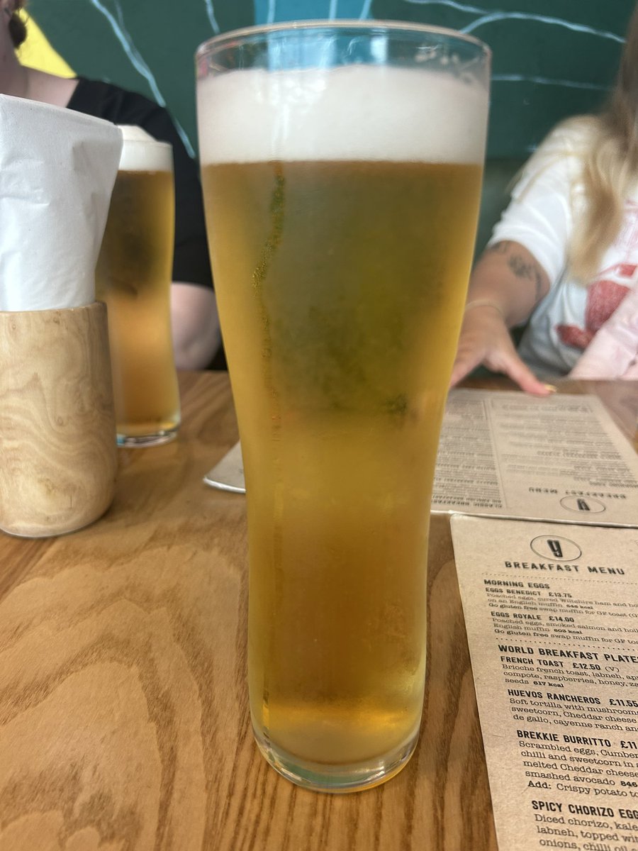 RetroSolesUK's tweet image. Airport pint 🍺 ✈️