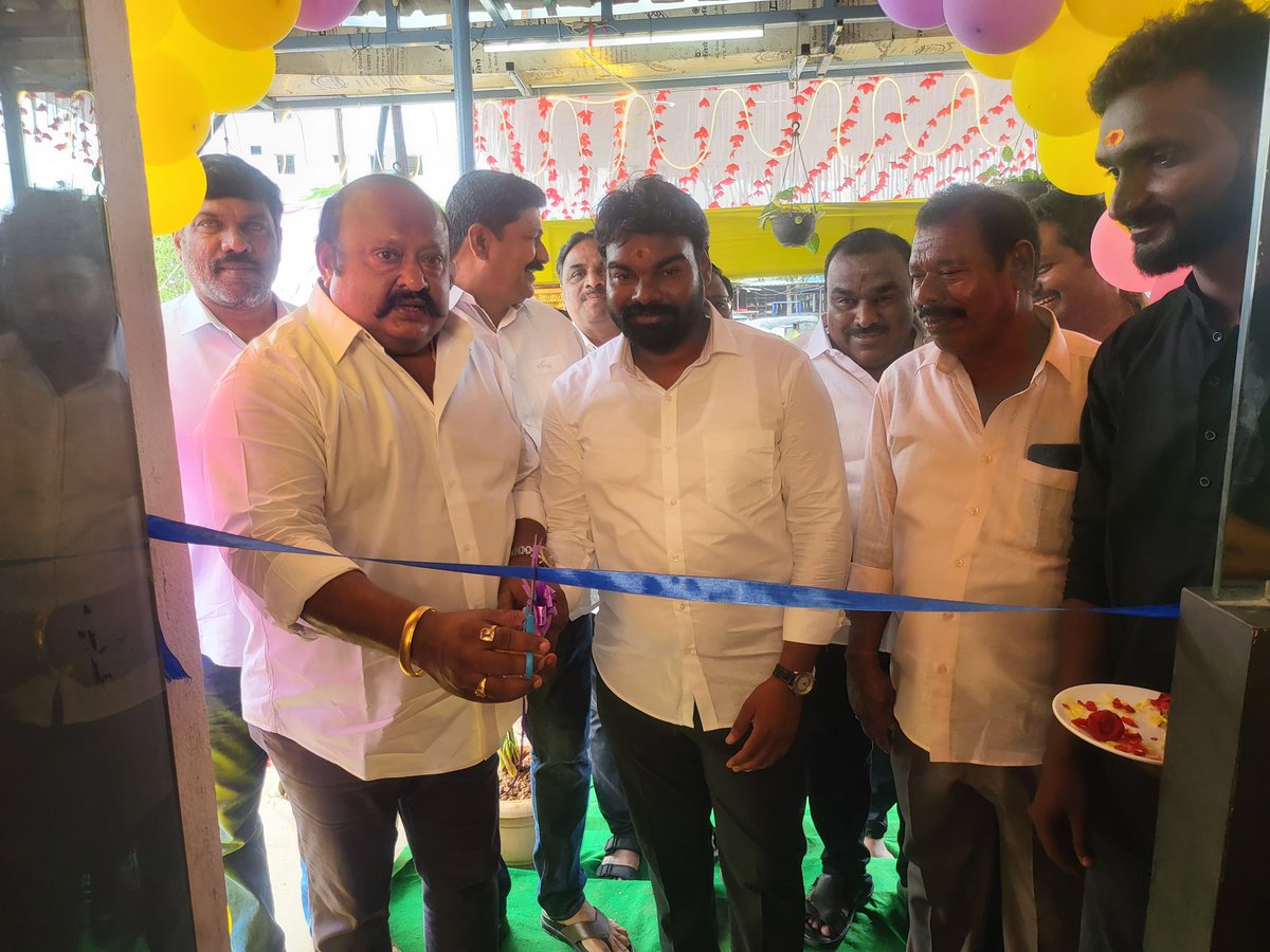 GangulaBRS's tweet image. కరీంనగర్ నగరంలోని 18వ డివిజన్ లో నూతనంగా ఏర్పాటు చేసిన వారాహి ఫుడ్ కోర్టును ప్రారంభించడం జరిగింది !!
