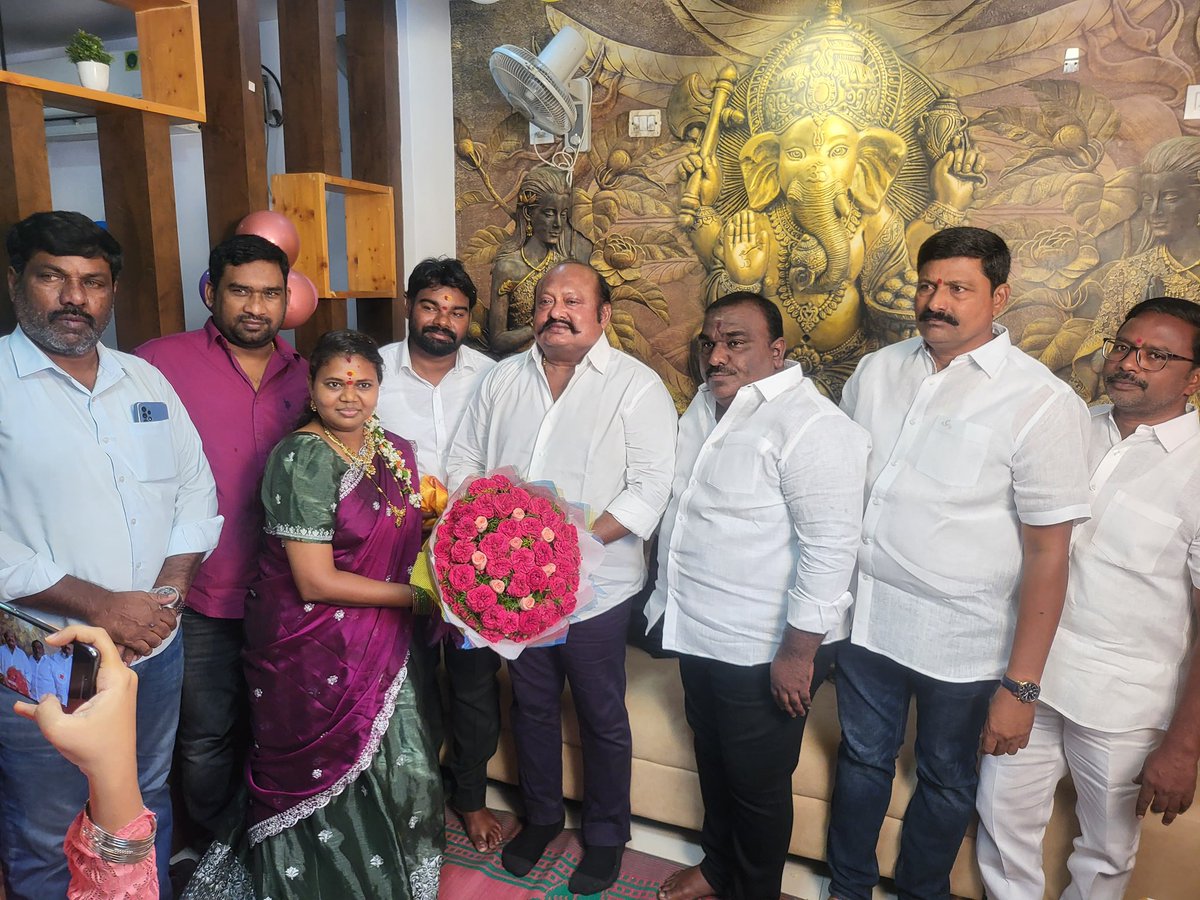 GangulaBRS's tweet image. కరీంనగర్ నగరంలోని 18వ డివిజన్ లో నూతనంగా ఏర్పాటు చేసిన వారాహి ఫుడ్ కోర్టును ప్రారంభించడం జరిగింది !!