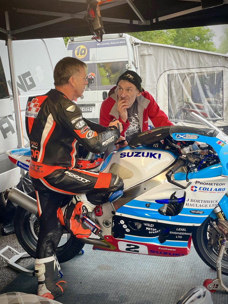 valmilam's tweet image. Roddy Taylor and Chris Meyer deep in conversation, Barry Sheene Festival 20.7.25, Oliver’s Mount,Scarborough.
Congratulations to both who have had very successful races including wins and podium at the Armoy 2025 meeting. 🏁🎉
