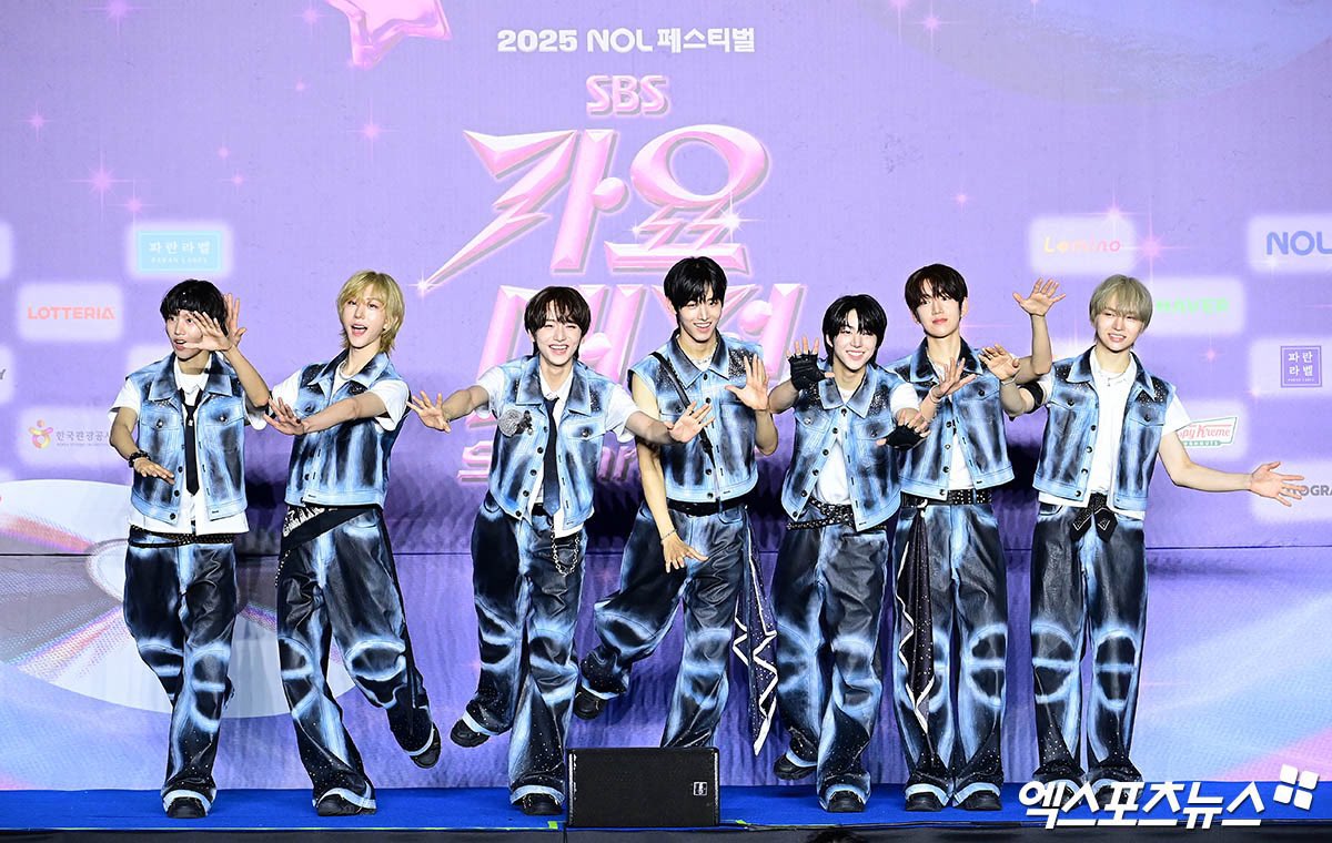 IDIDVT's tweet image. DROP THE TAGS NOW FOR IDID IN GAYO DAEJEON AND LETS TRY OUR BEST TO TREND IT! LETS BRING BACK THE HYPE!
main show: 7pm kst
🎯 100 replies & retweet
IDID SPARKLING AT GAYO DAEJEON
#IDIDatGayoDaejeonSummer
#가요대전에서_아이딧 #아이딧 #IDID