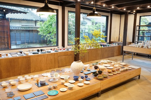 colocal_jp's tweet image. 岐阜県多治見市にあるオリベストリートは、伝統の美濃焼を現代のスタイルに合わせて楽しめる場所。そんな本町オリベストリートのおすすめスポット4箇所を紹介します!
colocal.jp/news/165370.ht…
