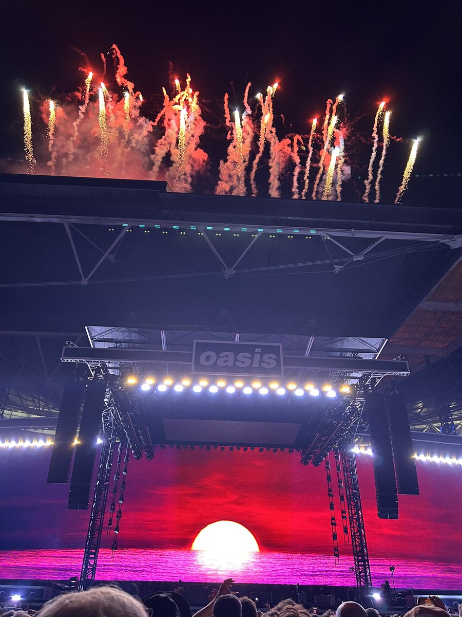 jaygerland's tweet image. I’m still processing that Oasis show last night. Figuratively and literally. So many thoughts and pictures. It was worth all of the effort coming to England and getting to Wembley. Just an incredible experience.