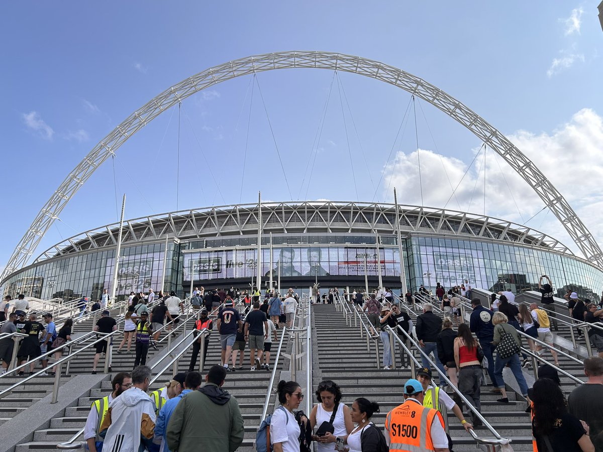 jaygerland's tweet image. I’m still processing that Oasis show last night. Figuratively and literally. So many thoughts and pictures. It was worth all of the effort coming to England and getting to Wembley. Just an incredible experience.