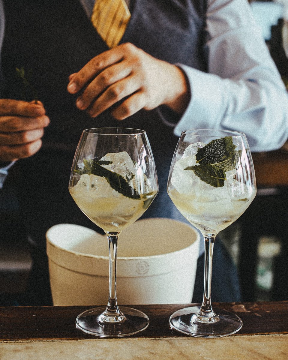 EnglishsoB's tweet image. Mocktail in progress...
Fresh, zesty, and alcohol-free – our Virgin Mojito is the perfect summer cooler. Made with mint, lime, and lemonade, it's sunshine in a glass. 🌿🥂
Perfect for sipping at the bar or on the terrace.
#EnglishsOfBrighton #BrightonEats #SummerSips #Mocktail