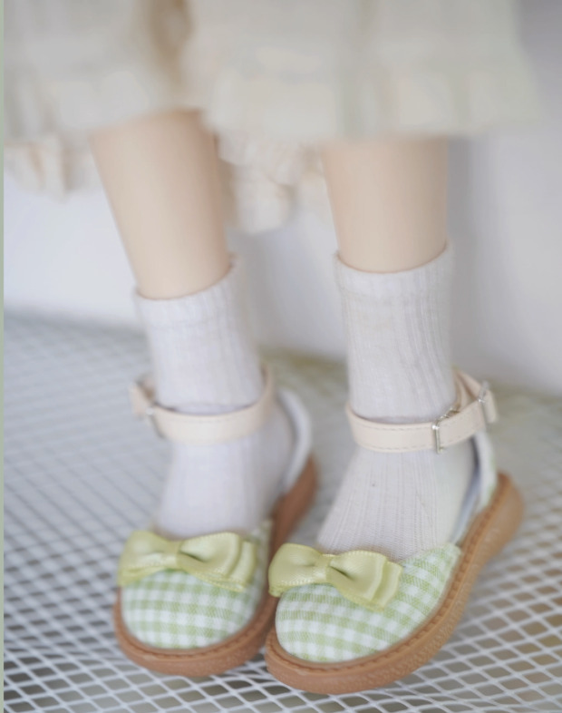 DOLKSTATION's tweet image. 【入荷情報】
DOLK SELECTより、
40cm級ドール用シューズ『グリーンチェックパンプス』のご紹介です!
➡️dolk.jp/portal/itemDet…
ナチュラルグリーンのギンガムチェックが魅力のドール用パンプス☘️
丸みのあるフォルムと小さなリボンが可憐な印象を演出。
夏コーデの差し色にぴったりな一足です♪