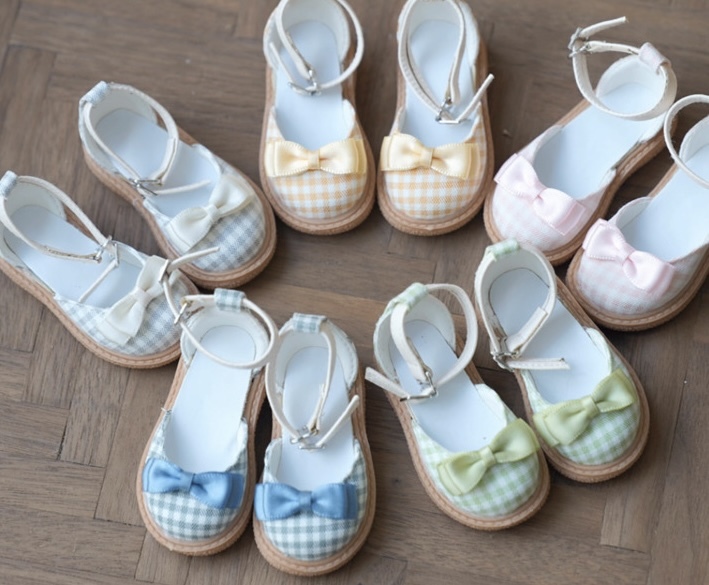 DOLKSTATION's tweet image. 【入荷情報】
DOLK SELECTより、
40cm級ドール用シューズ『グリーンチェックパンプス』のご紹介です!
➡️dolk.jp/portal/itemDet…
ナチュラルグリーンのギンガムチェックが魅力のドール用パンプス☘️
丸みのあるフォルムと小さなリボンが可憐な印象を演出。
夏コーデの差し色にぴったりな一足です♪