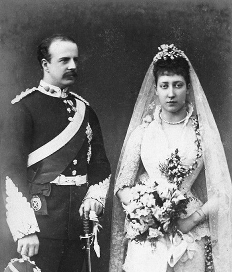 oldroyalty1's tweet image. #OTD, 27 June 1889, Princess Louise of Wales married Alexander Duff, 6th earl of Fife and later 1st Duke of Fife at the Private Chapel in Buckingham Palace 

Louise preferred to marry a British aristocrat rather than a foreign prince that would take her away from home