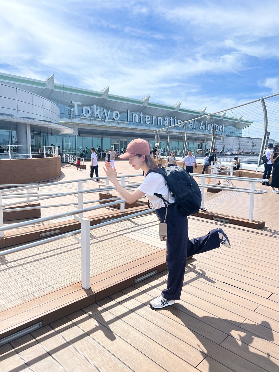 AAzu31's tweet image. 遂にこの日が来ました、、！！
中島ベトナムホーチミンに行って参ります🇻🇳

そして鈴木ともみさんの新刊が
今朝届きました！間に合いました！😭
機内で熟読します〜📚