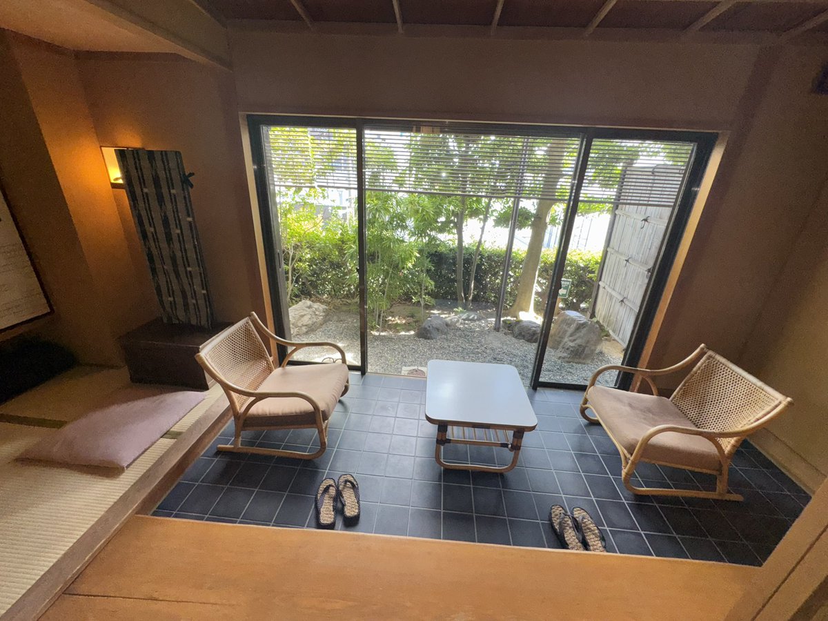 onasu19730801's tweet image. 今日の投宿先です。
今回の最大の目的である宿泊先オプションです。🤣
🦉)イズミナンカフエテナイカ👀
🍊🍊🍊🍡)まひろウさんの気のせいですわ
#道後泉海
#大和屋別荘
#いずみといっしょ
#まひろウといっしょ