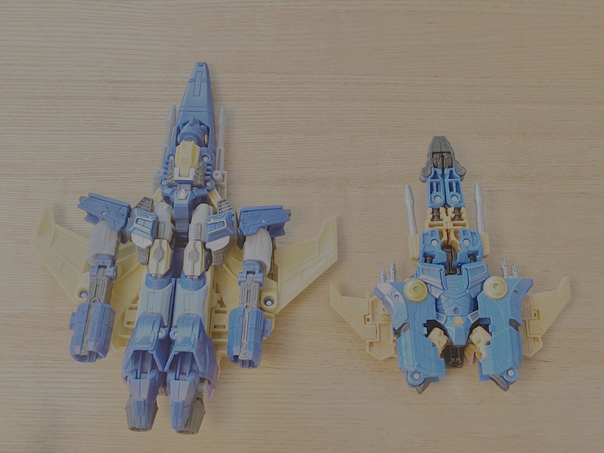 bumblebee200212's tweet image. スタジオシリーズのセンチネルがめちゃめちゃ良いんだけどデラックスもデラックスでとんでもなく出来がいい事を再認識出来た。なんなら変形はデラックスの方がトリッキーだし裏からの見た目もデラックスの方がロボットの面影なくて好き #トランスフォーマー