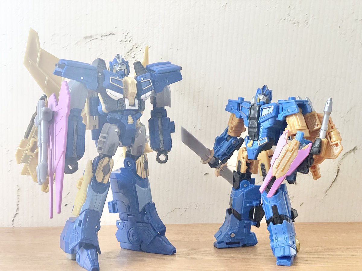 bumblebee200212's tweet image. スタジオシリーズのセンチネルがめちゃめちゃ良いんだけどデラックスもデラックスでとんでもなく出来がいい事を再認識出来た。なんなら変形はデラックスの方がトリッキーだし裏からの見た目もデラックスの方がロボットの面影なくて好き #トランスフォーマー