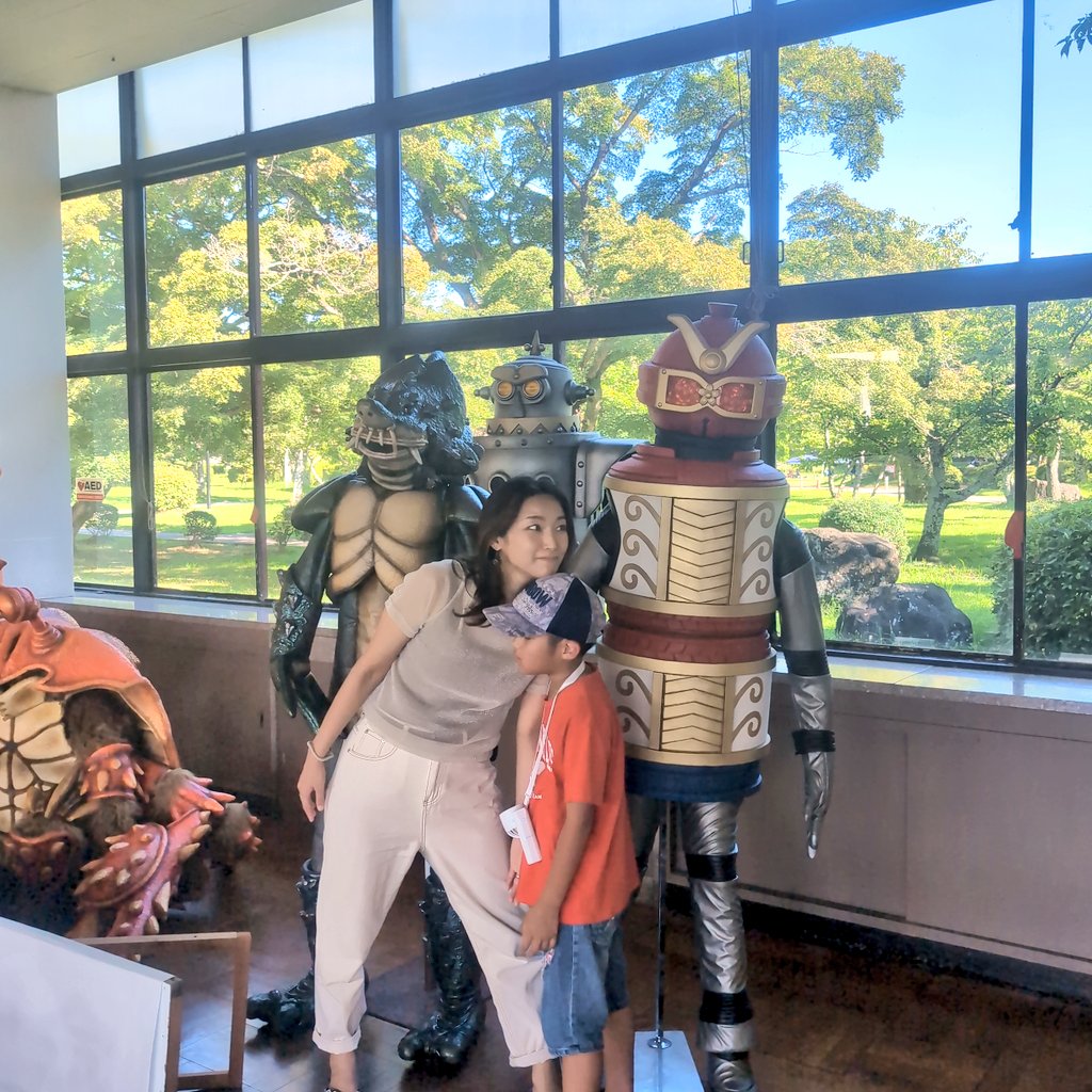 yukimidayo_32's tweet image. 幸田町怪獣倉庫&スタンプラリー。
おなじみの怪獣にも会えた♪
レンジャーがお世話になってるばーばらさんにも会えた!
なっぷるのアーちゃんにも会えた!
コーちゃんにも会えた!下條お疲れ👍
満足満足😆🙌
下のお子は怪獣にビビっていました 笑
#幸田町 #怪獣 #ばーばら #なっぷる
#映画撮影