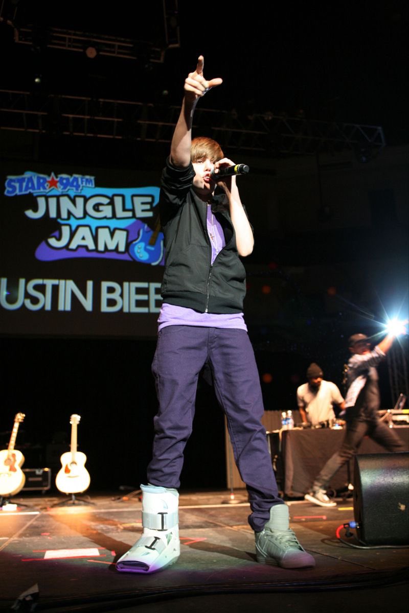 JDBieberDumps's tweet image. Justin Bieber performing at Star 94's Jingle Jam in Duluth, Georgia
(Dec 17, 2009)