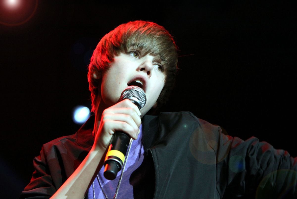 JDBieberDumps's tweet image. Justin Bieber performing at Star 94's Jingle Jam in Duluth, Georgia
(Dec 17, 2009)