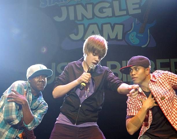 JDBieberDumps's tweet image. Justin Bieber performing at Star 94's Jingle Jam in Duluth, Georgia
(Dec 17, 2009)