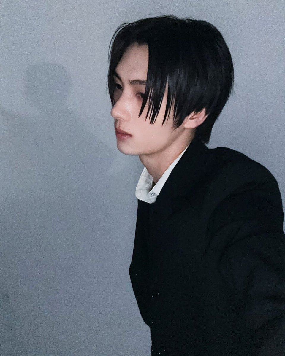 Life is pain au chocolat tweet media