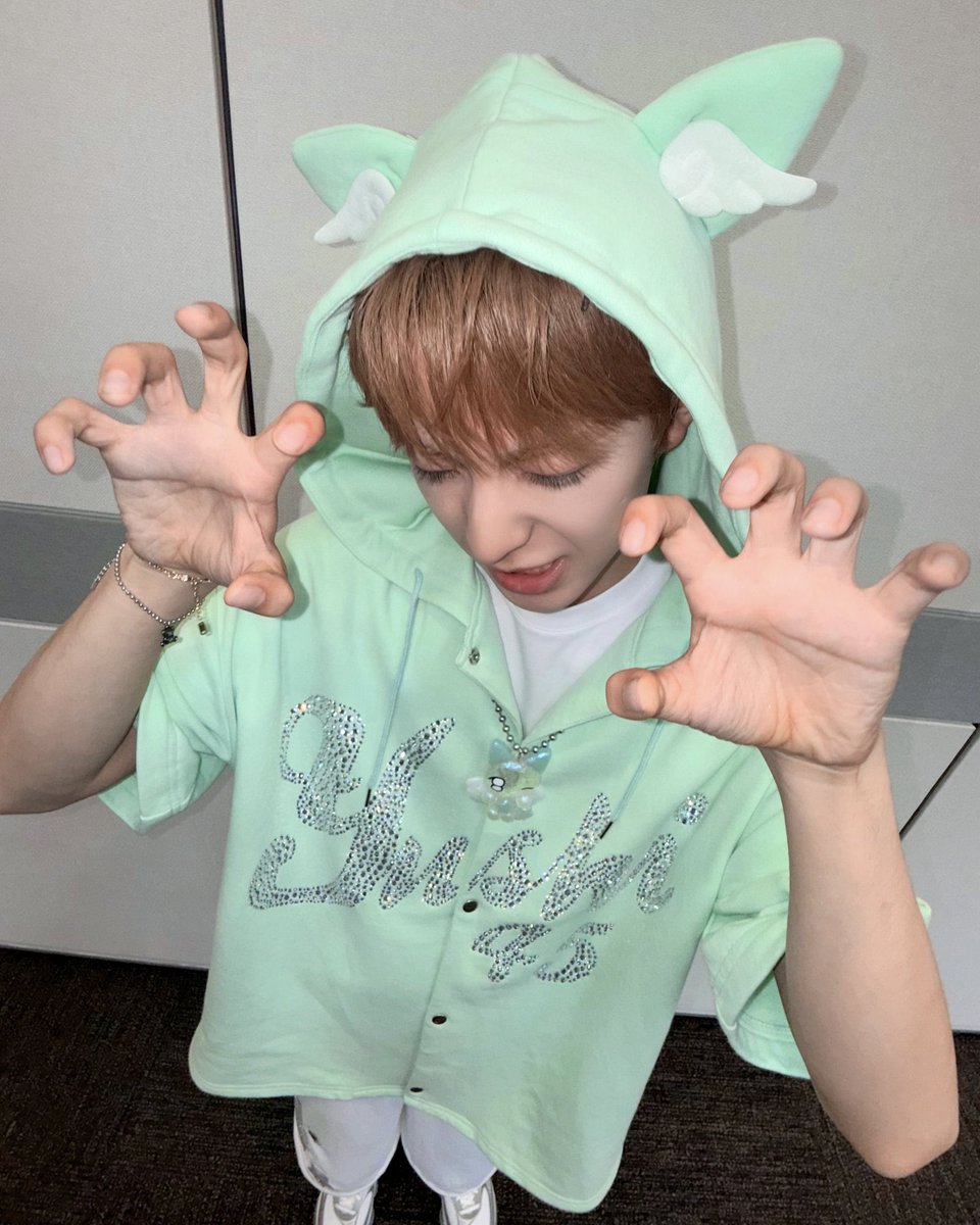 aikhdred's tweet image. 아니 아 ㅈㄹ귀엽네