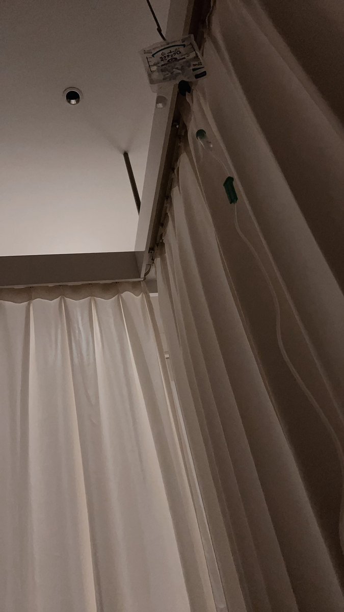 hina03051's tweet photo. 結局手術になったし
今日終わったら即焼肉食べるつもりが
急遽手術になったから今日は絶食
明日から1週間はこれ…
私昨日今日ご飯食べてませんけど😑
焼肉のために頑張って我慢してたのに…
さすがにつらすぎて泣いた https://t.co/iWx5UyjsFr
