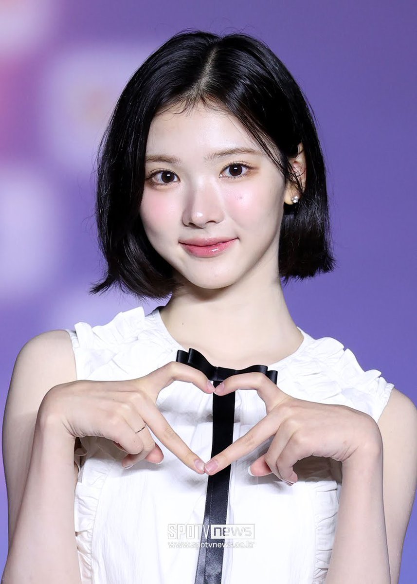 JIWOOGLOBAL_'s tweet image. Our pretty short-haired goddess 💞

GAYO DAEJEON IN STYLE
#Hearts2HeartsAtSBSGayoDaejeon

#JIWOO #지우 #ジウ #智宇
#Hearts2Hearts #H2H #하츠투