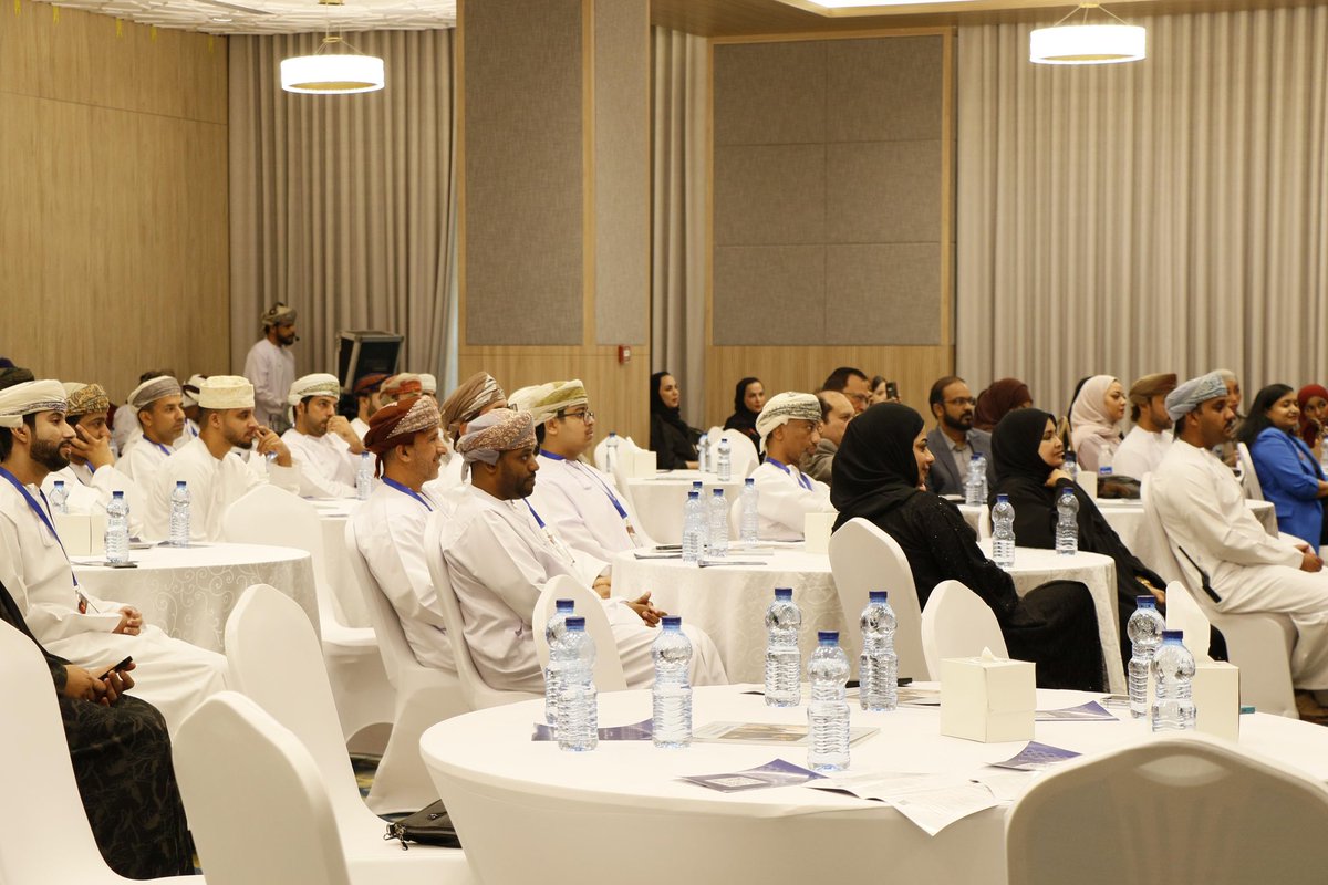 rashidalmusalhi's tweet photo. برعاية معالي الشيخ/ سباع بن حمدان السعدي، أمين عام الأمانة العامة للاحتفالات الوطنيّة، شهدنا أمس تخريج 60 محاسبًا ومراقبًا ماليًا من البرنامج التدريبي الذي نظمته غرفة تجارة وصناعة عُمان بجنوب الشرقية، لتعزيز كفاءات الكوادر الوطنية في المحاسبة والقيادة المالية. https://t.co/SuZ4JYCLys