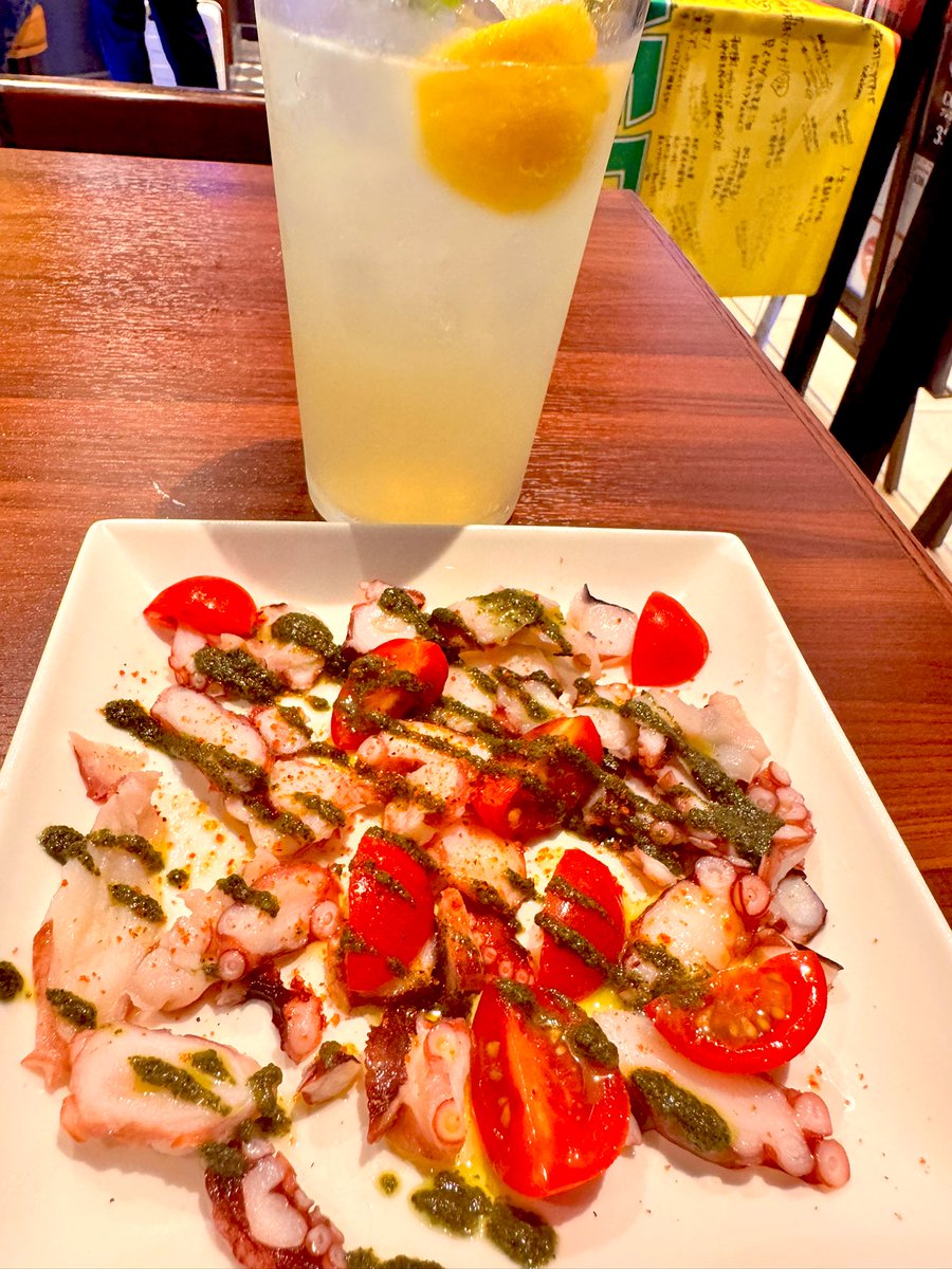 fairrin's tweet image. 迷惑はかけないので、ほっといてください……。

食べて呑まなきゃ、ヤッテラレナイヨ！ノナカ！デスカラ！