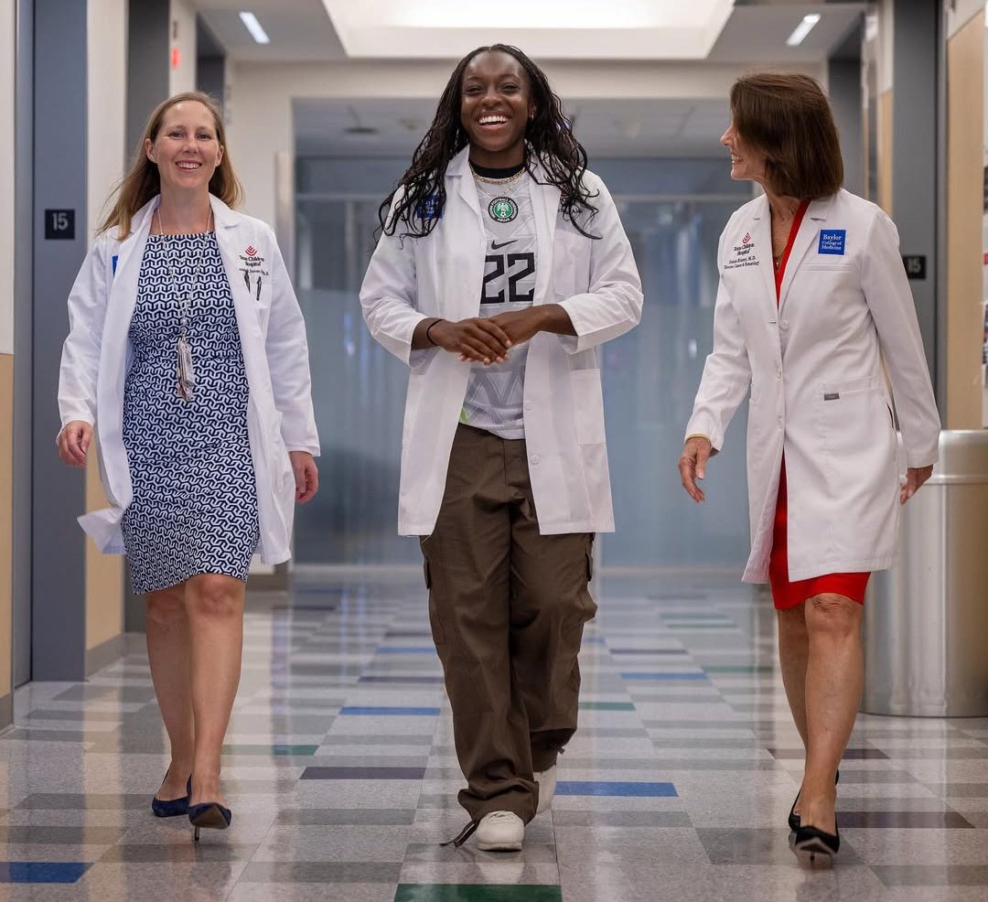 IgboHistoFacts's tweet image. By day she's a microbiology scientist, by night a football star. Michelle Alozie is living the dream!