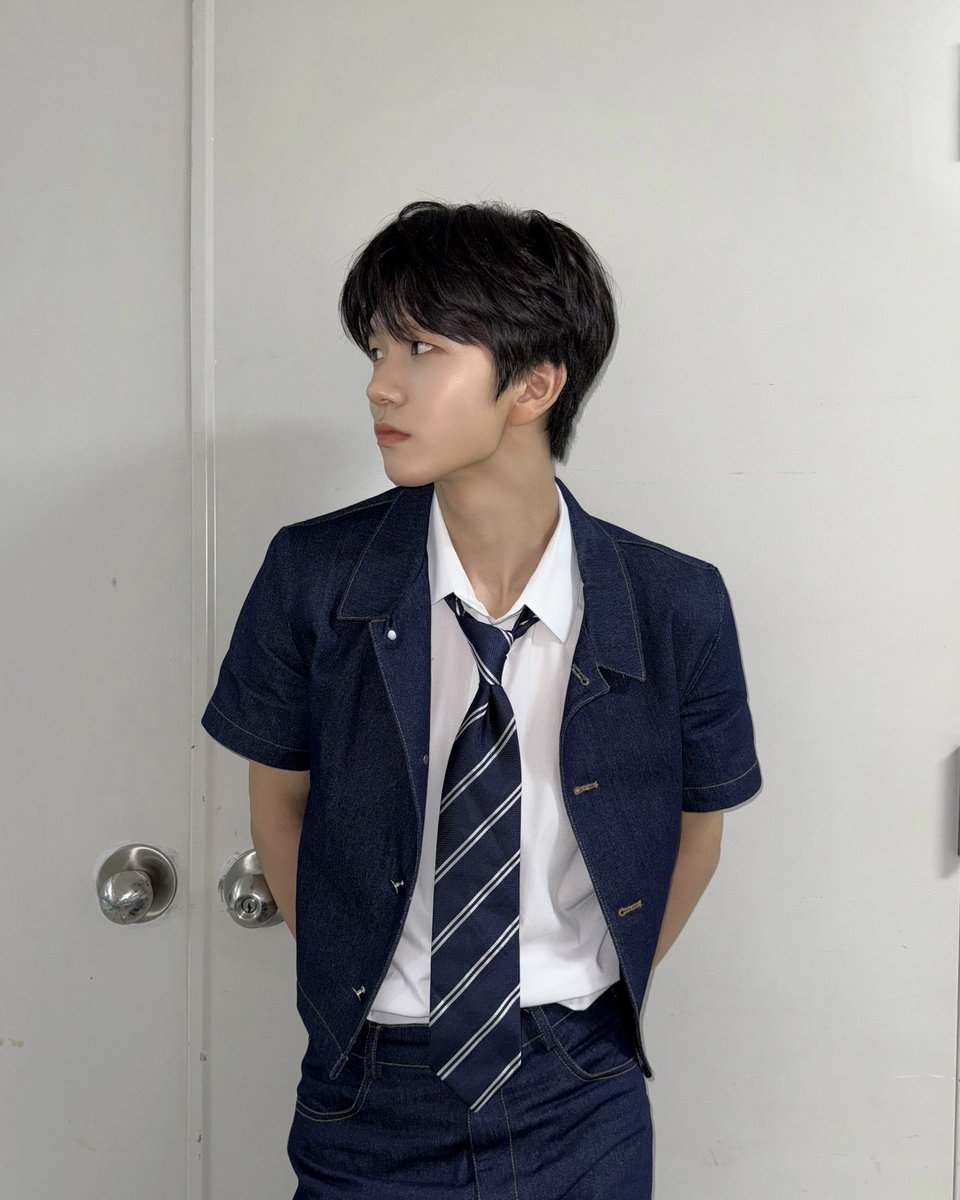 veryniceID_'s tweet image. 무골반,통허리,1자몸매 개좋네 이런말하지말까요 죄송합니다 서클트윗이었습니다..