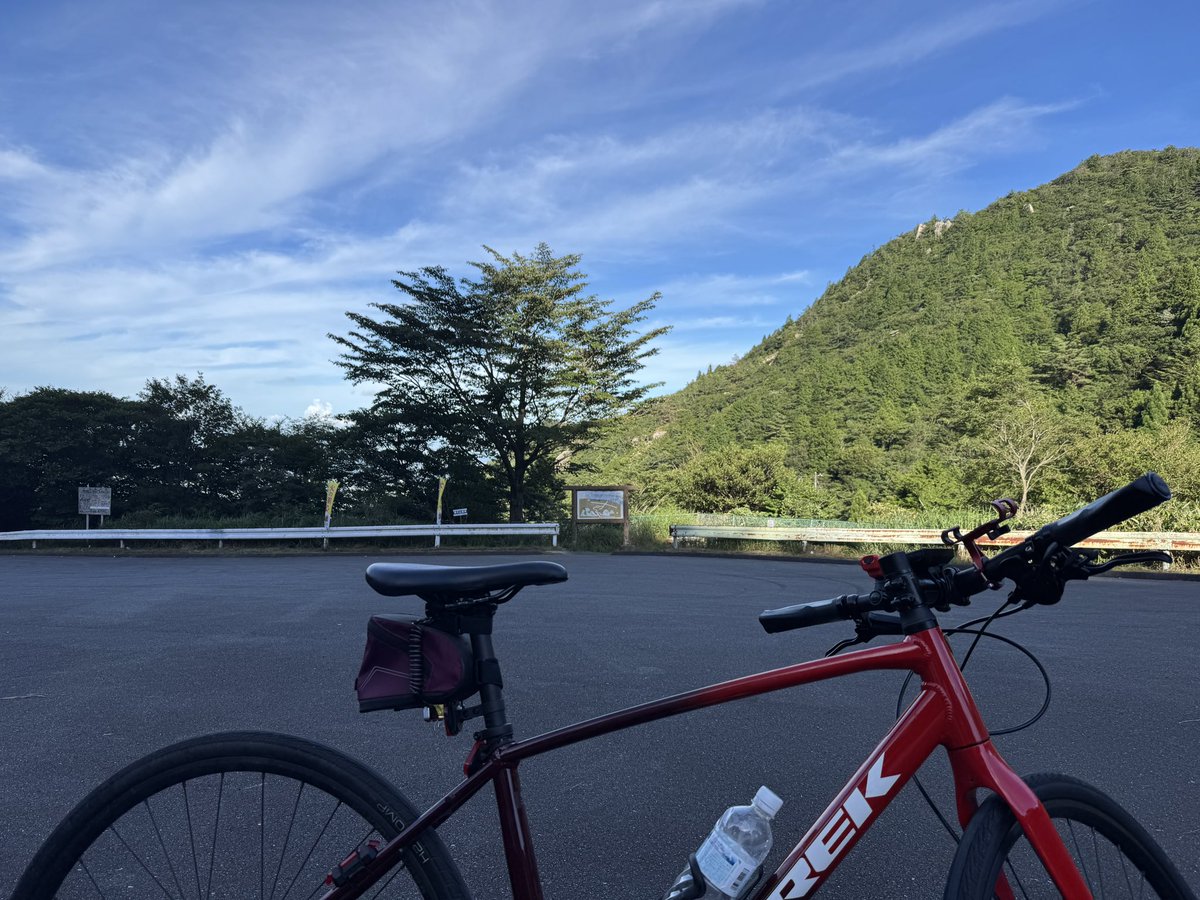 InatamaS's tweet image. 二日連続山頂コース、日陰はだいぶ涼しい