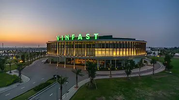 🚨Vietnamese EV giant VinFast opens First Indian Showroom in Surat,Gujrat.
Aims 35 Showrooms across India By 2025 end.
