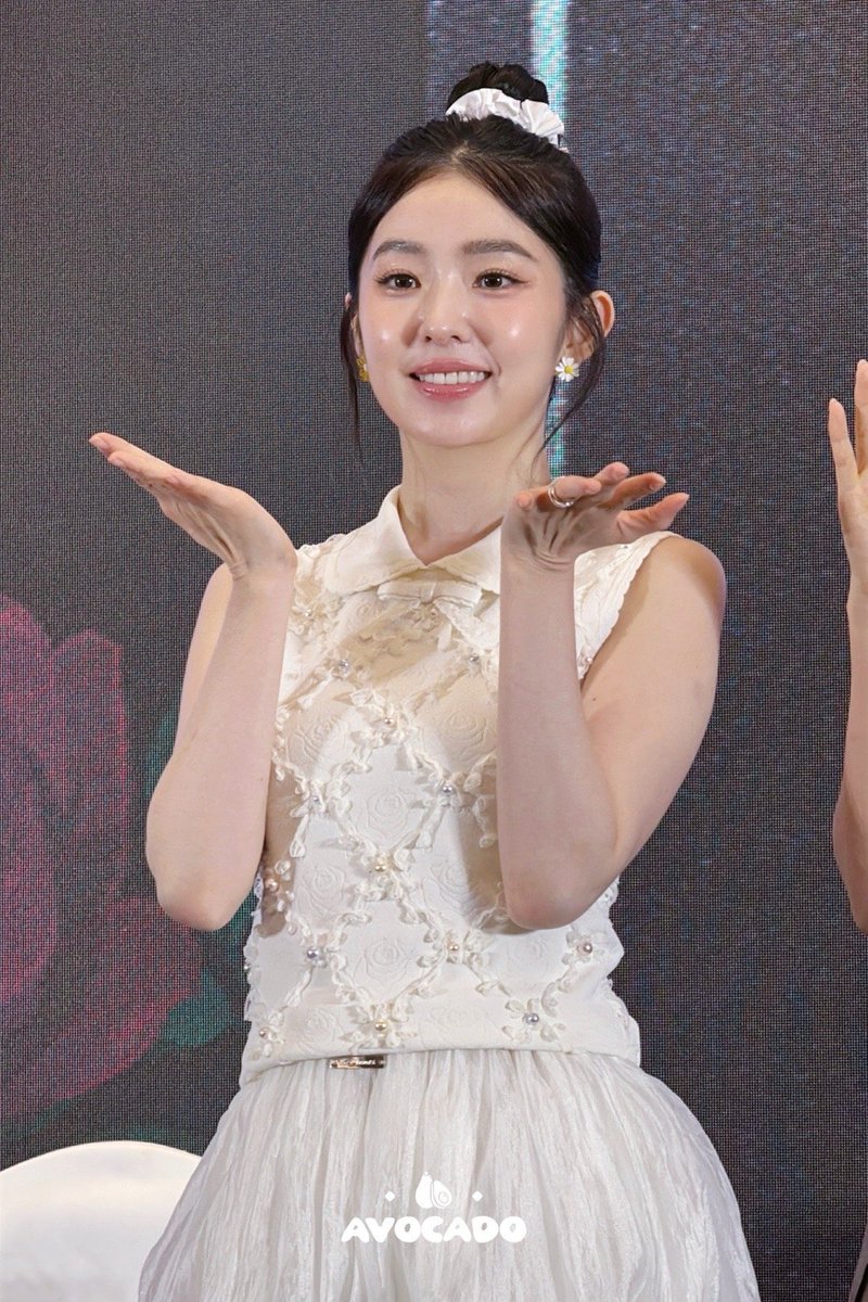 seurrene_'s tweet image. PRINCESS IRENE 🤍