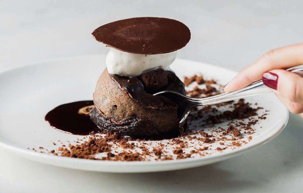 andresmadrigalg's tweet image. My Fair Lady de chocolate.
90g de chocolate negro 65% cacao
45g de mantequilla sin sal
7g de café arábico molido
80g de azúcar morena
90g de azúcar glace
1 huevo entero batido
1 yema de huevo
1 clara montada
30g de harina tamizada
1 pizca de esencia de vainilla
3g de sal fina…