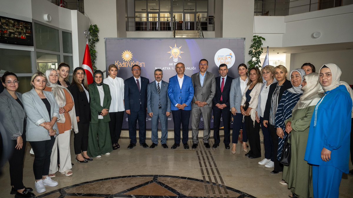 AK davamızın AK Kadınları ve AK Gençleriyle birlikte, İl Danışma Meclisi toplantımız sonrası güzel hatıra kareleri 📸

Birlikteyiz, kararlıyız, hazırız!
Cumhurbaşkanımız Sayın Recep Tayyip Erdoğan’ın liderliğinde durmadan, yorulmadan yolumuza devam! 🇹🇷

#AKParti #Malatya