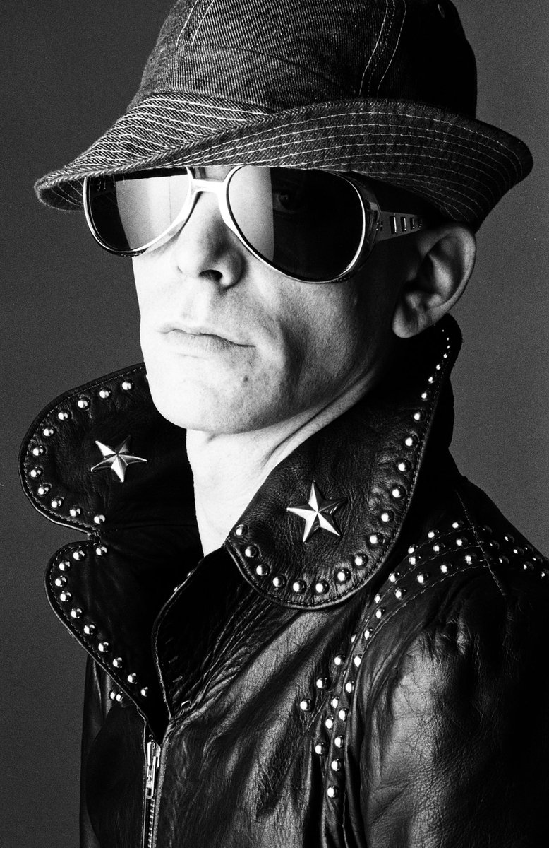 There's a bit of magic in everything
And then some loss to even things out.
-Lou Reed

by Olivero Toscani 1974