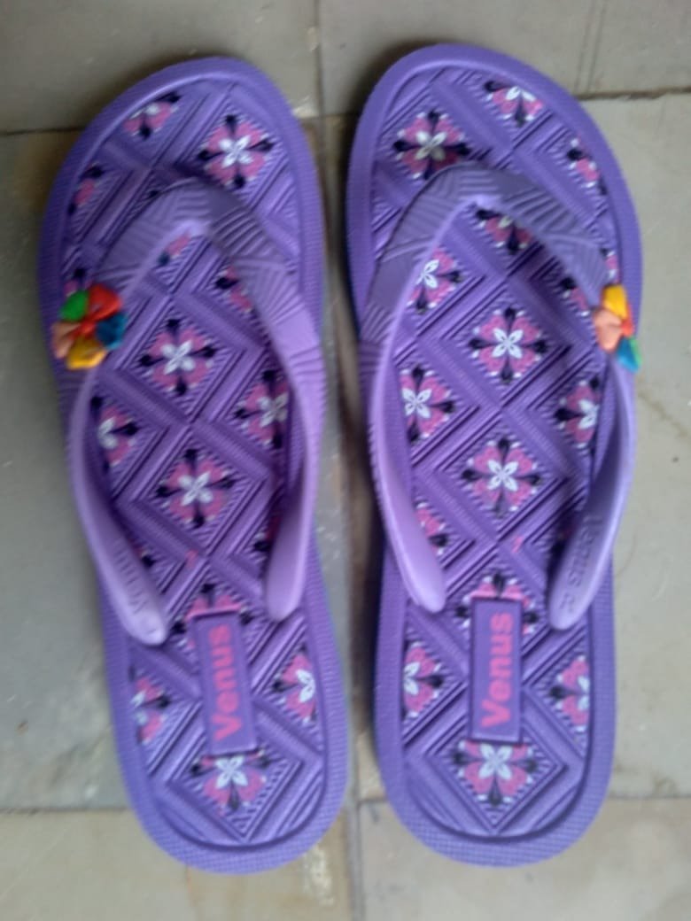 EVERYBODY, rush to the Vayupuri Recreation Center
Where many a pretty woman entrepreneur
Is showcasing her stuff
Tender _and_ tough
Am today a happy purchaser!